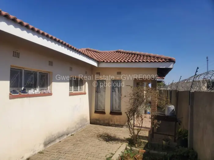4 Bedroom House for Sale in Mtapa, Gweru