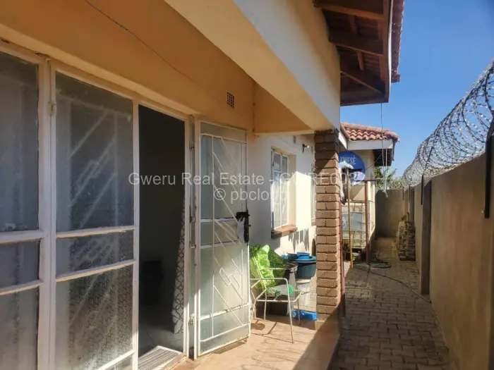 4 Bedroom House for Sale in Mtapa, Gweru