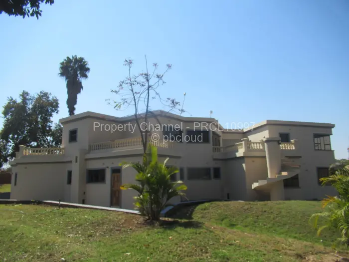 5 Bedroom House to Rent in Borrowdale, Harare