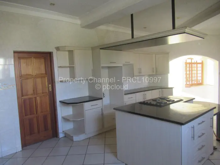 5 Bedroom House to Rent in Borrowdale, Harare