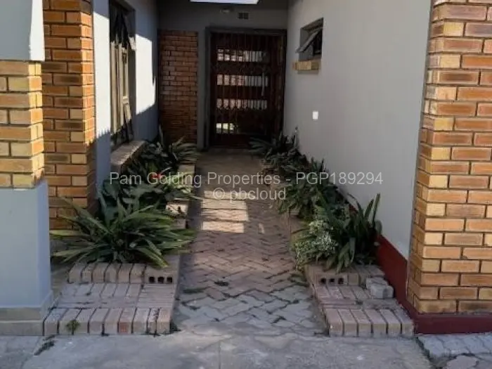 5 Bedroom House to Rent in Zimre Park