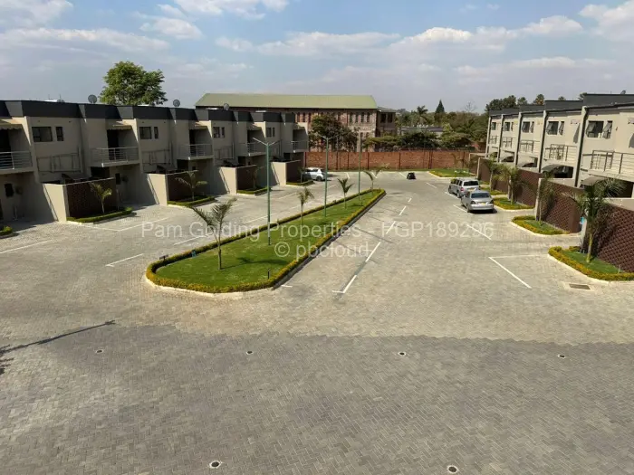 Townhouse/Complex/Cluster to Rent in Sentosa, Harare