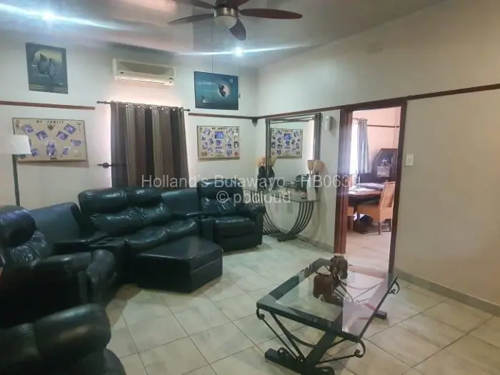 3 Bedroom House for Sale in Hillcrest, Bulawayo