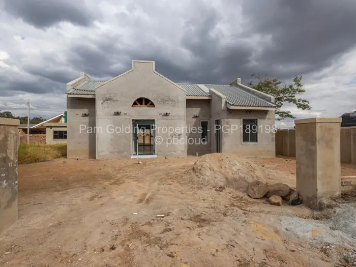 Townhouse/Complex/Cluster for Sale in Arlington, Harare