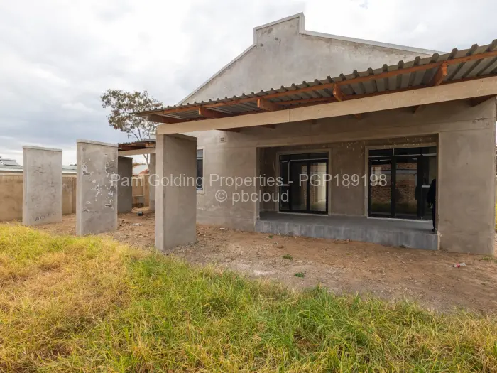 Townhouse/Complex/Cluster for Sale in Arlington, Harare