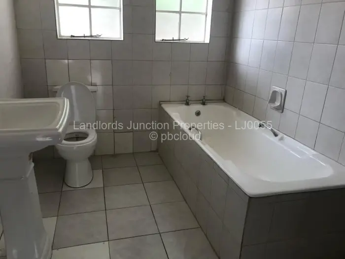 5 Bedroom House for Sale in Kumalo, Bulawayo