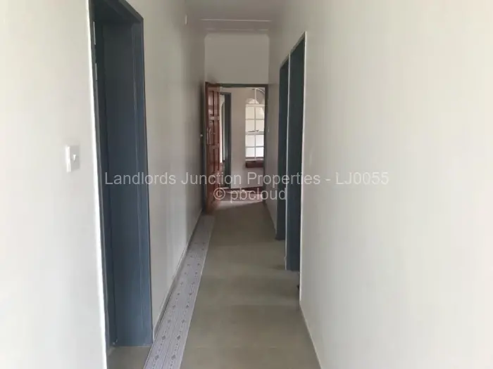5 Bedroom House for Sale in Kumalo, Bulawayo