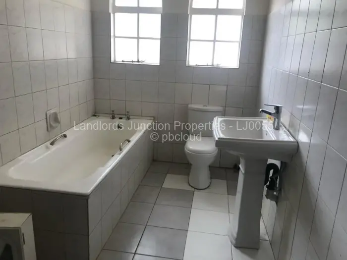 5 Bedroom House for Sale in Kumalo, Bulawayo