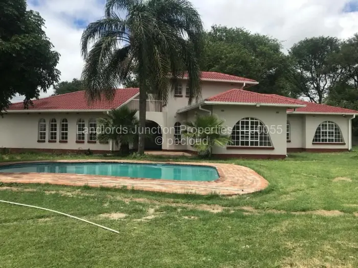 5 Bedroom House for Sale in Kumalo, Bulawayo