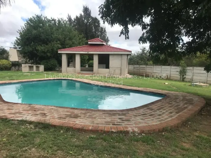 5 Bedroom House for Sale in Kumalo, Bulawayo