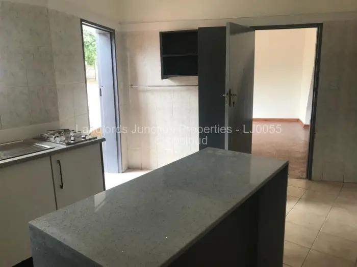 5 Bedroom House for Sale in Kumalo, Bulawayo