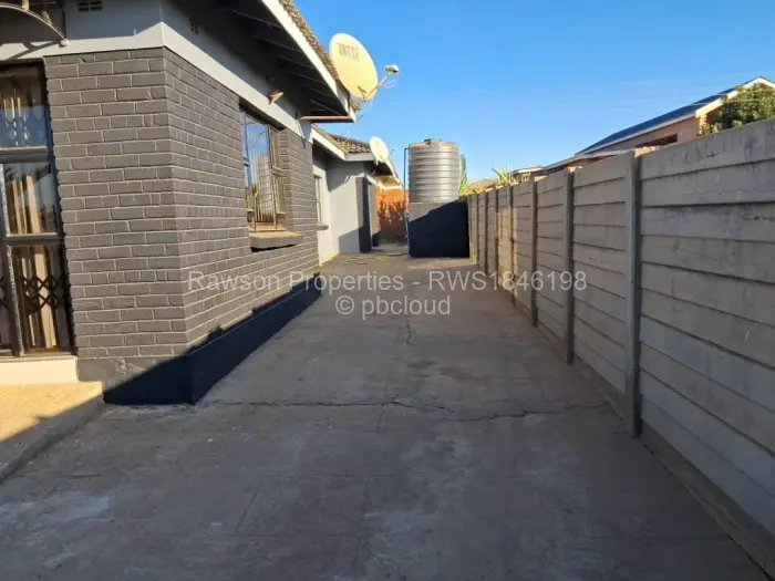 4 Bedroom House for Sale in Madokero Estates, Harare