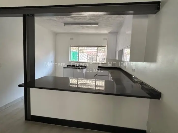 Townhouse/Complex/Cluster to Rent in Avondale