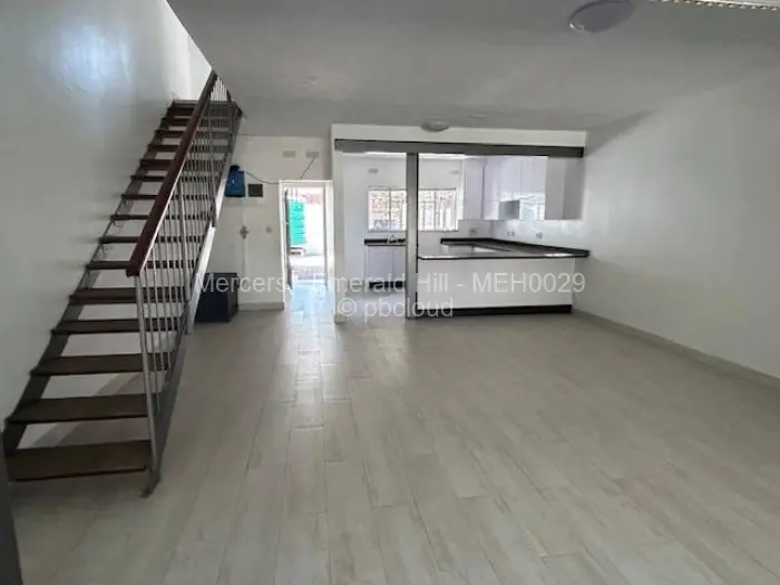 Townhouse/Complex/Cluster to Rent in Avondale