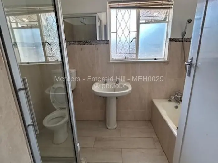 Townhouse/Complex/Cluster to Rent in Avondale