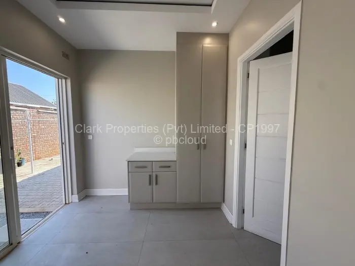 Townhouse/Complex/Cluster to Rent in Mount Pleasant
