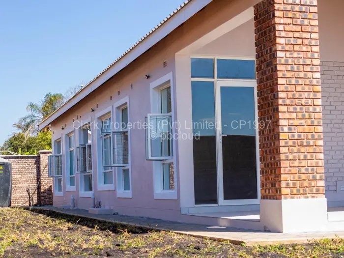 Townhouse/Complex/Cluster to Rent in Mount Pleasant, Harare