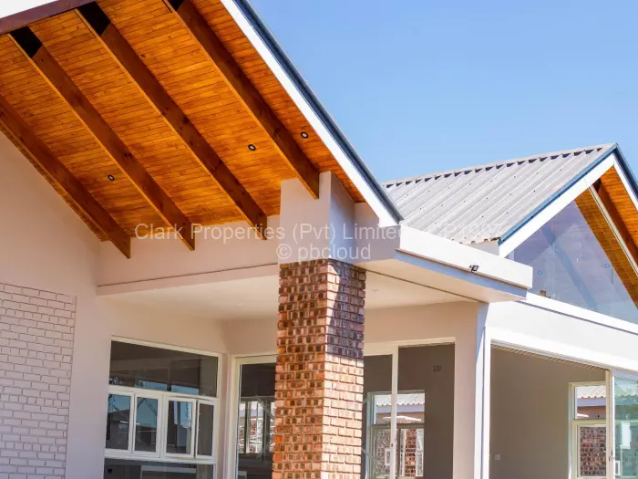 Townhouse/Complex/Cluster to Rent in Mount Pleasant, Harare