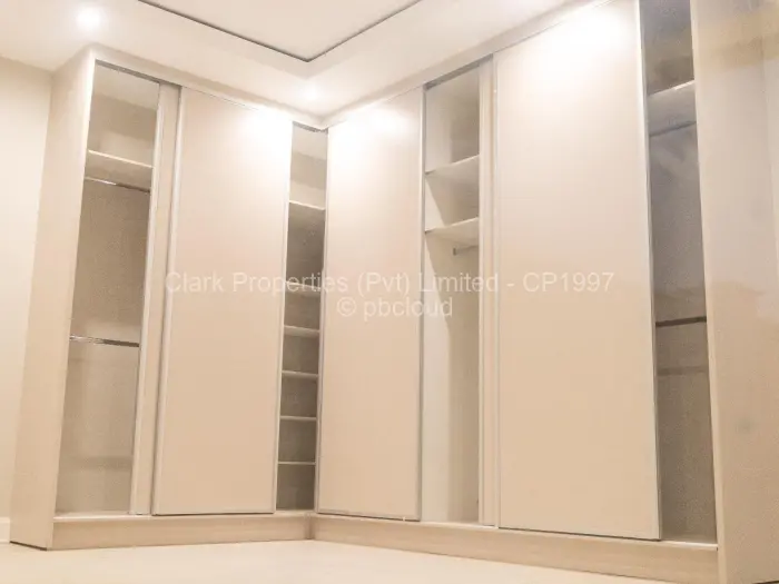 Townhouse/Complex/Cluster to Rent in Mount Pleasant, Harare