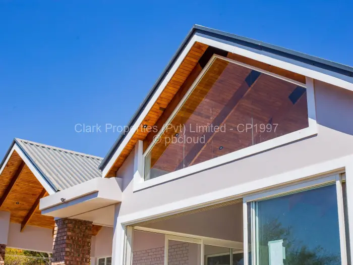 Townhouse/Complex/Cluster to Rent in Mount Pleasant, Harare
