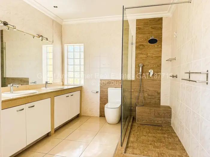 6 Bedroom House for Sale in Mount Pleasant, Harare