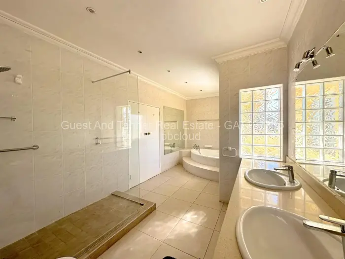 6 Bedroom House for Sale in Mount Pleasant, Harare