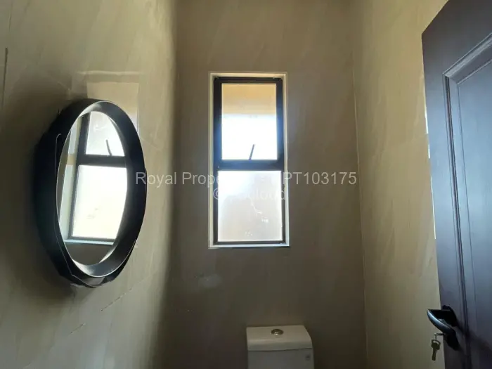 Townhouse/Complex/Cluster to Rent in Glen Lorne