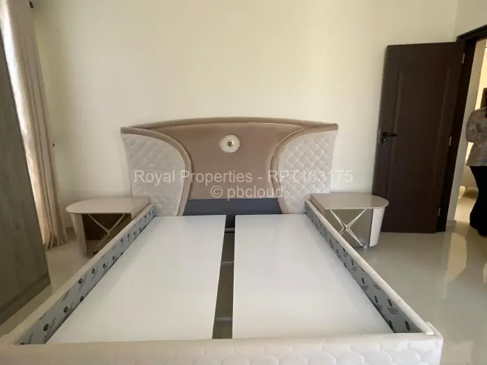 Townhouse/Complex/Cluster to Rent in Glen Lorne