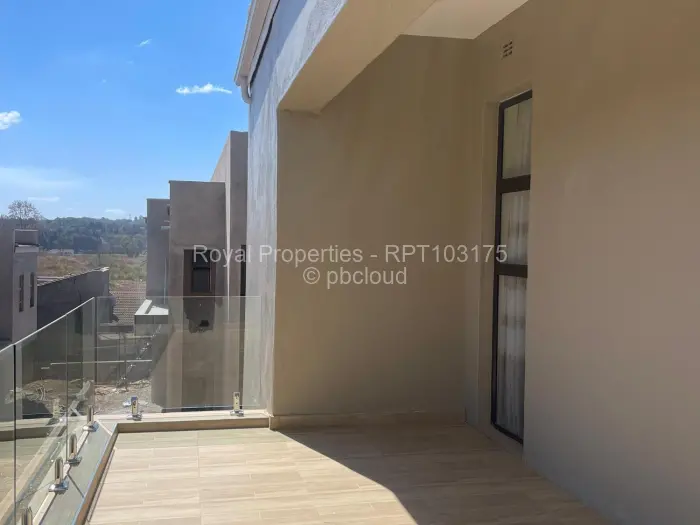 Townhouse/Complex/Cluster to Rent in Glen Lorne