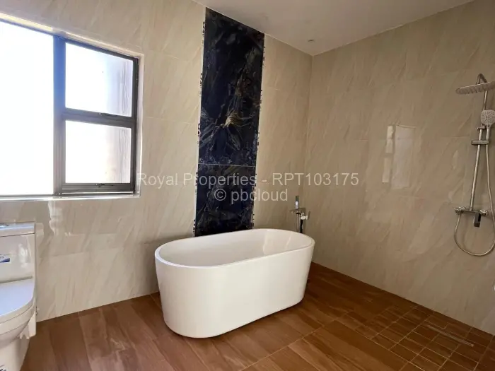 Townhouse/Complex/Cluster to Rent in Glen Lorne