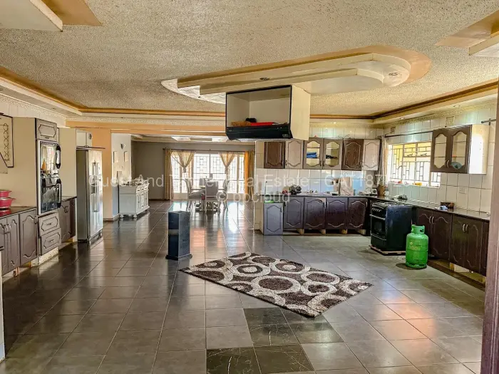 7 Bedroom House for Sale in Pomona, Harare