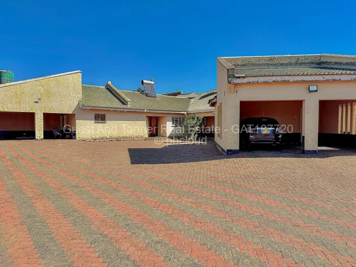 7 Bedroom House for Sale in Pomona, Harare