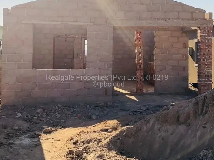 2 Bedroom House for Sale in Cowdray Park, Bulawayo