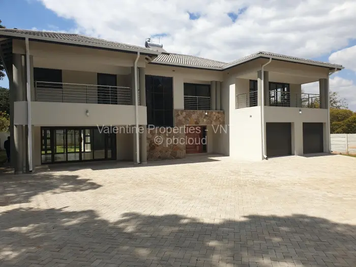 7 Bedroom House to Rent in Kambanji, Harare