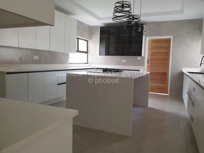 7 Bedroom House to Rent in Kambanji, Harare
