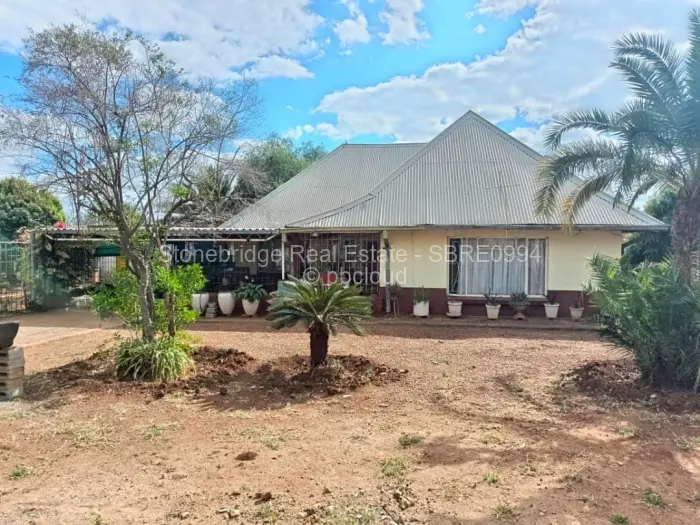 3 Bedroom House to Rent in Queens Park West, Bulawayo