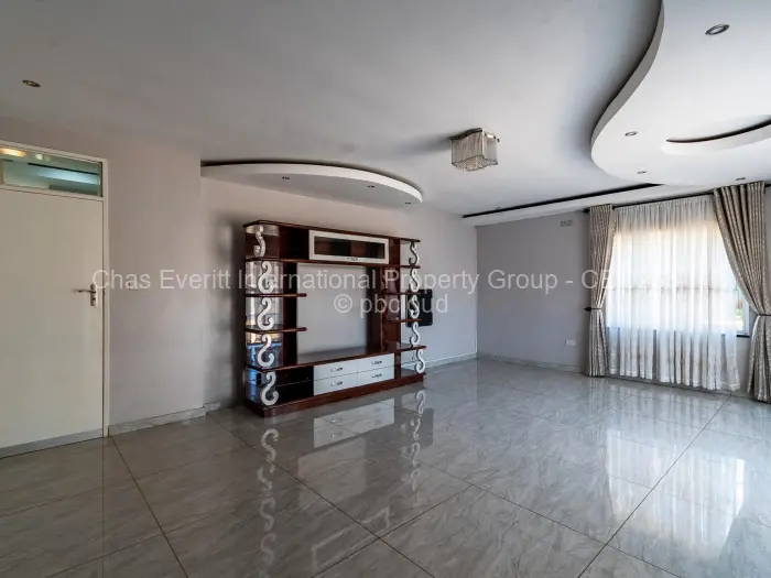 7 Bedroom House to Rent in Greystone Park