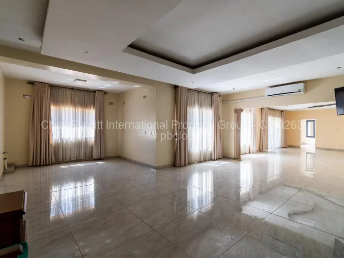 7 Bedroom House to Rent in Greystone Park