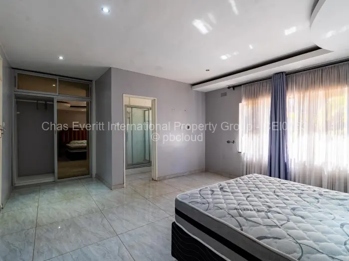 7 Bedroom House to Rent in Greystone Park