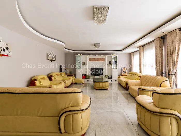 7 Bedroom House to Rent in Greystone Park