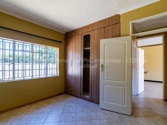 Townhouse/Complex/Cluster to Rent in Newlands