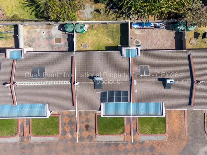 Townhouse/Complex/Cluster to Rent in Newlands