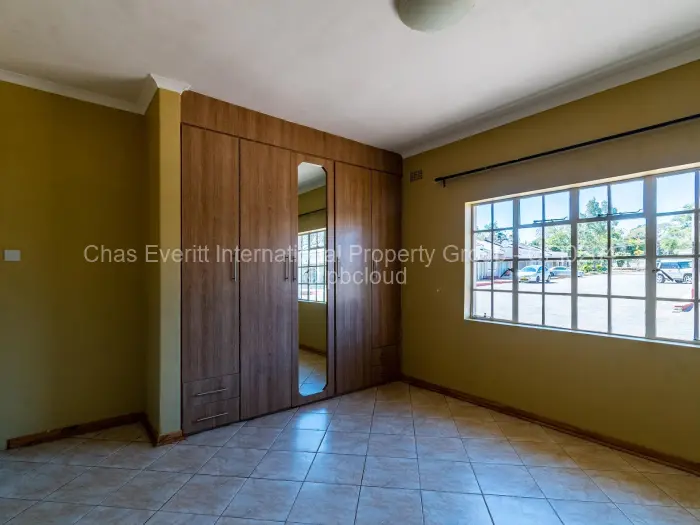 Townhouse/Complex/Cluster to Rent in Newlands