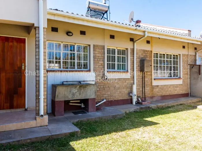 Townhouse/Complex/Cluster to Rent in Newlands