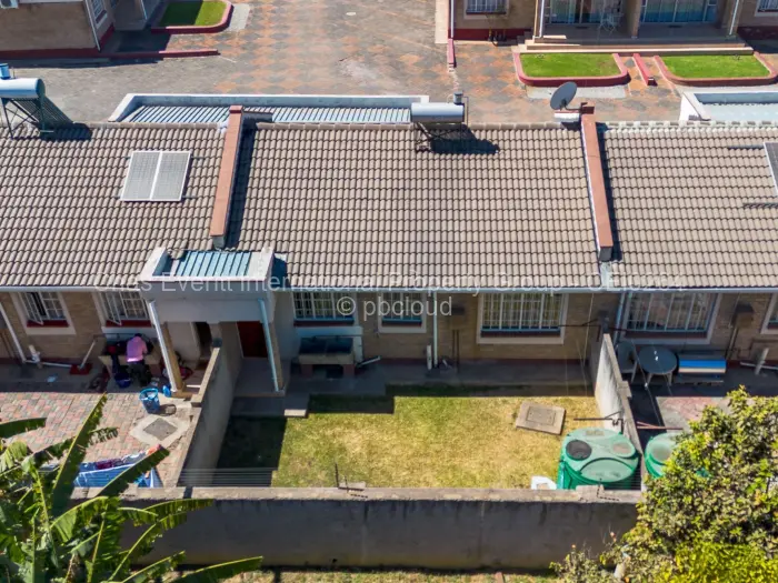 Townhouse/Complex/Cluster to Rent in Newlands