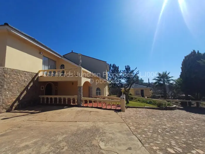 6 Bedroom House for Sale in Burnside, Bulawayo