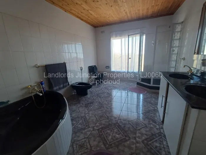 6 Bedroom House for Sale in Burnside, Bulawayo