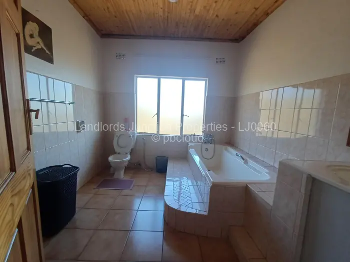 6 Bedroom House for Sale in Burnside, Bulawayo