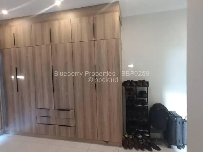 Townhouse/Complex/Cluster to Rent in Greendale, Harare