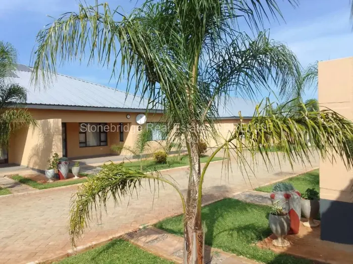 Townhouse/Complex/Cluster to Rent in Woodville Park, Bulawayo